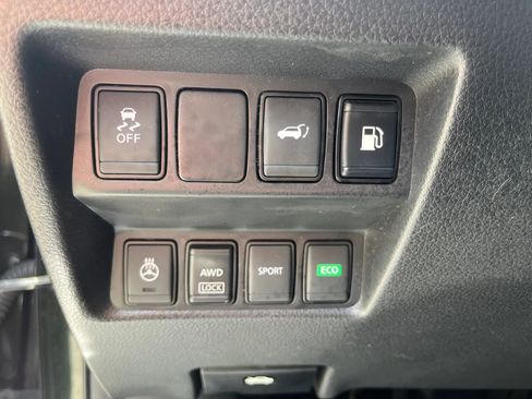 Used 2018 Nissan Rogue SV w/ Sun & Sound Touring Package AWD/4WD image 18