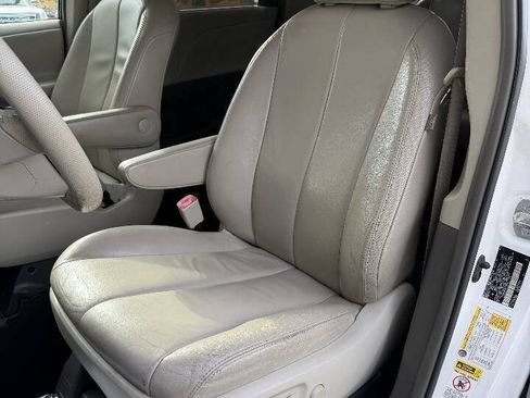 Used 2013 Toyota Sienna XLE w/ Premium Pkg FWD image 28