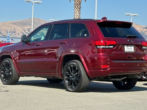 Used 2022 Jeep Grand Cherokee Laredo X AWD/4WD image 6