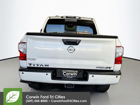Used 2018 Nissan Titan PRO-4X AWD/4WD image 14