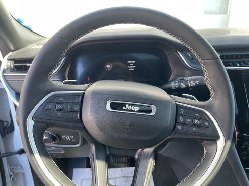 Used 2023 Jeep Grand Cherokee L Laredo image 13