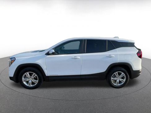 Used 2024 GMC Terrain SLE image 9