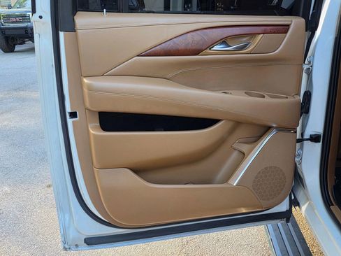 Used 2016 Cadillac Escalade ESV Platinum image 28