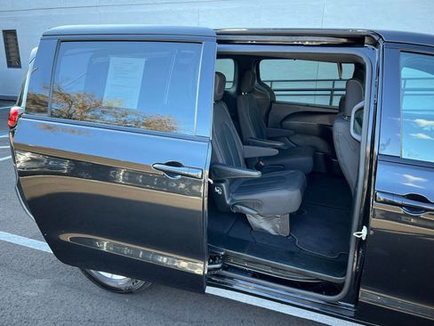 Used 2019 Chrysler Pacifica Touring Plus w/ S Appearance Package image 47