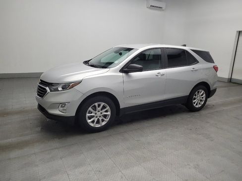 Used 2020 Chevrolet Equinox LS w/ LS Convenience Package image 2
