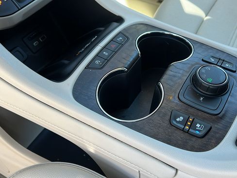 Certified 2023 GMC Acadia Denali AWD/4WD image 23