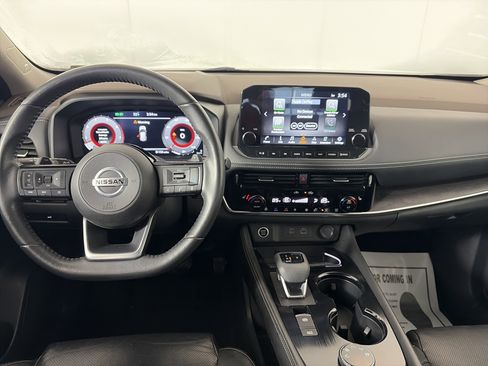 Used 2021 Nissan Rogue Platinum image 3