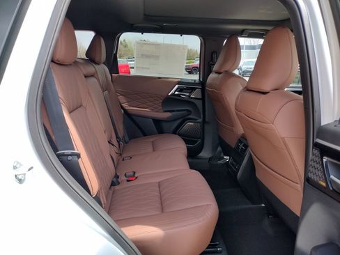 New 2026 Mitsubishi Outlander SEL AWD/4WD image 11