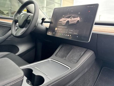 Used 2024 Tesla Model Y Performance AWD/4WD image 25