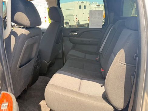 Used 2011 Chevrolet Avalanche LS w/ Regional Value Package RWD image 8
