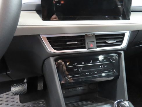 Used 2025 Volkswagen Taos SE image 50