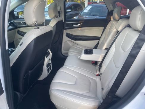 Used 2018 Ford Edge Titanium w/ Equipment Group 302A AWD/4WD image 25
