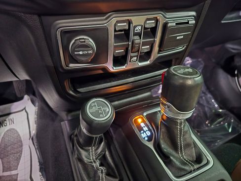 Certified 2020 Jeep Wrangler Unlimited Sahara image 30