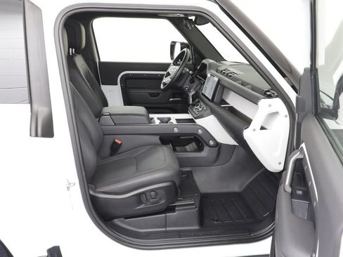 Certified 2025 Land Rover Defender 90 X-Dynamic SE AWD/4WD image 20