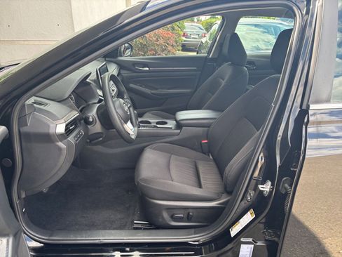 Used 2025 Nissan Altima 2.5 SV FWD image 28