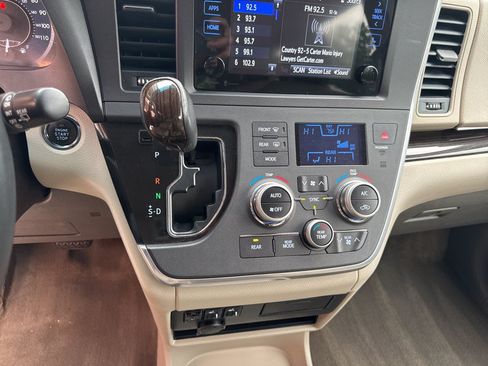 Used 2015 Toyota Sienna XLE AWD/4WD image 26