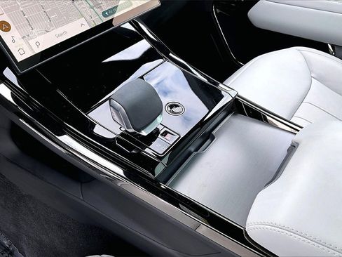 Certified 2025 Land Rover Range Rover Sport image 16