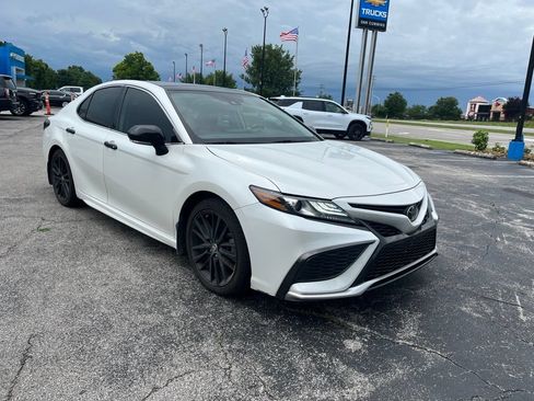 Used 2022 Toyota Camry XSE FWD image 2