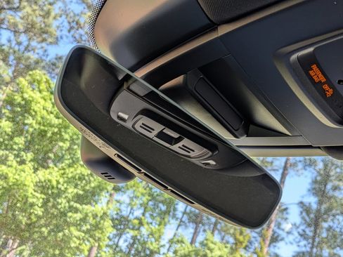 Certified 2025 Porsche Cayenne AWD/4WD image 23