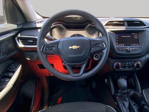Used 2023 Chevrolet TrailBlazer LT FWD image 6