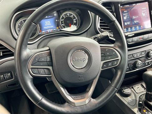 Used 2021 Jeep Cherokee Limited image 11