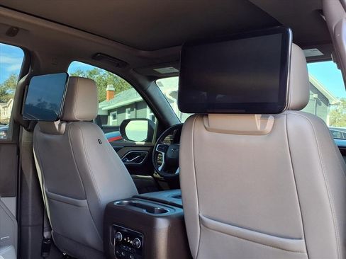 Used 2021 Chevrolet Suburban Z71 w/ Rear Media and Nav Package image 15