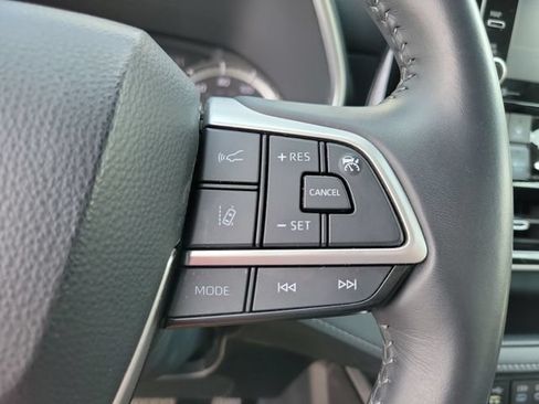 Used 2022 Toyota Highlander XLE FWD image 31