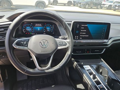 Used 2025 Volkswagen Atlas Cross Sport SE FWD image 17