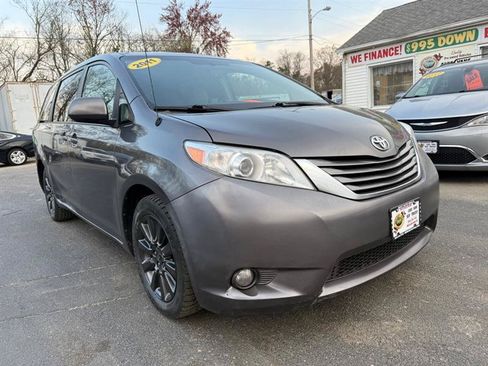 Used 2011 Toyota Sienna XLE AWD/4WD image 4