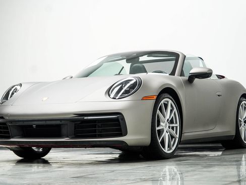 Used 2022 Porsche 911 Carrera w/ Premium Package RWD image 11