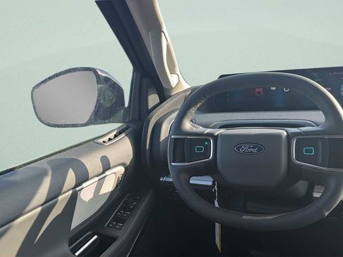 Used 2026 Ford Expedition Active image 21