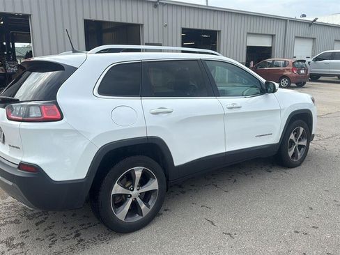 Used 2019 Jeep Cherokee Limited AWD/4WD image 3
