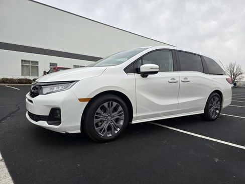 Used 2025 Honda Odyssey Touring image 10