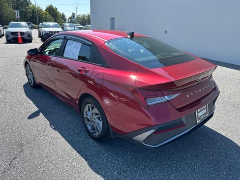 Used 2024 Hyundai Elantra Blue FWD image 5