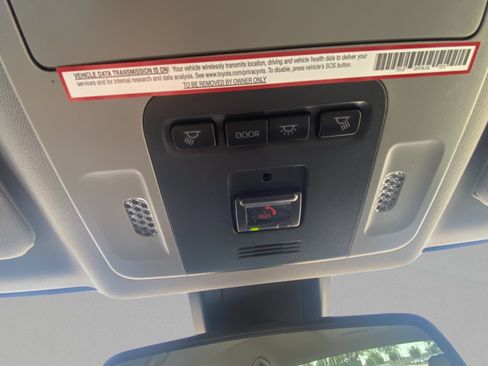 Used 2021 Toyota Camry XLE w/ Cold Weather Package FWD image 22