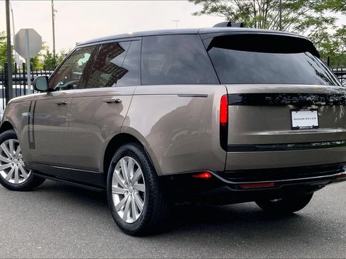 Used 2023 Land Rover Range Rover SE AWD/4WD image 11