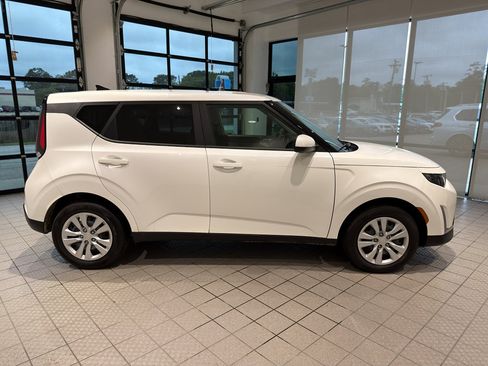 Used 2025 Kia Soul LX FWD image 6