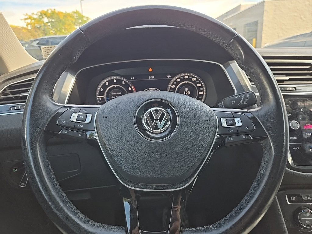 Used 2018 Volkswagen Tiguan SEL Premium AWD/4WD image 15