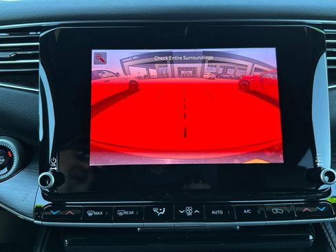 Certified 2024 Jeep Wagoneer Series II w/ Flexible Seating Group RWD image 32