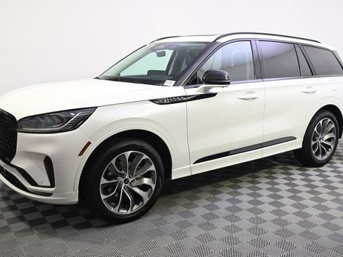 New 2026 Lincoln Aviator AWD w/ Jet Appearance Package image 2