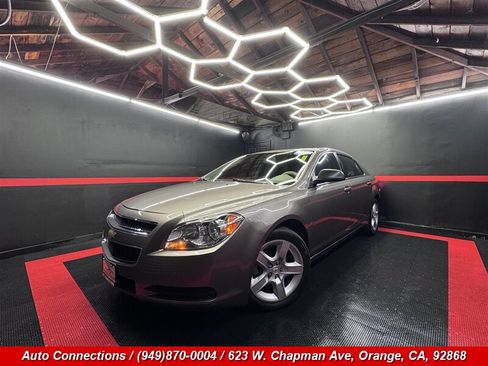 Used 2012 Chevrolet Malibu LS FWD image 2