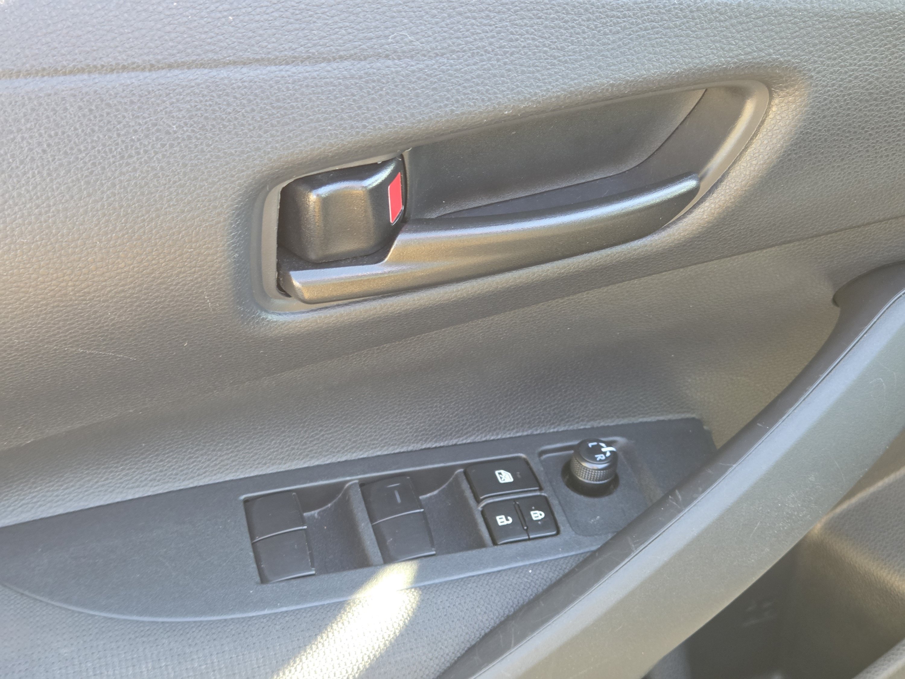Used 2025 Toyota Corolla LE FWD image 27