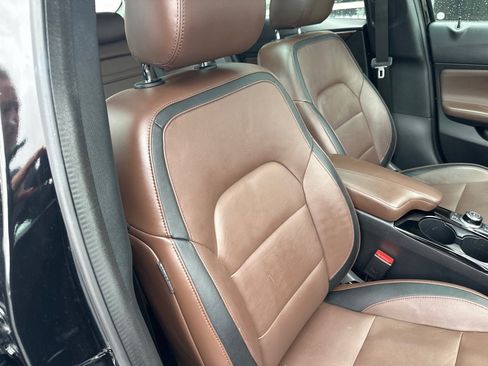 Used 2018 INFINITI QX30 AWD w/ Cafe Teak Theme Package image 12