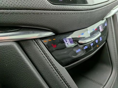 Certified 2022 Cadillac XT5 Premium Luxury image 11