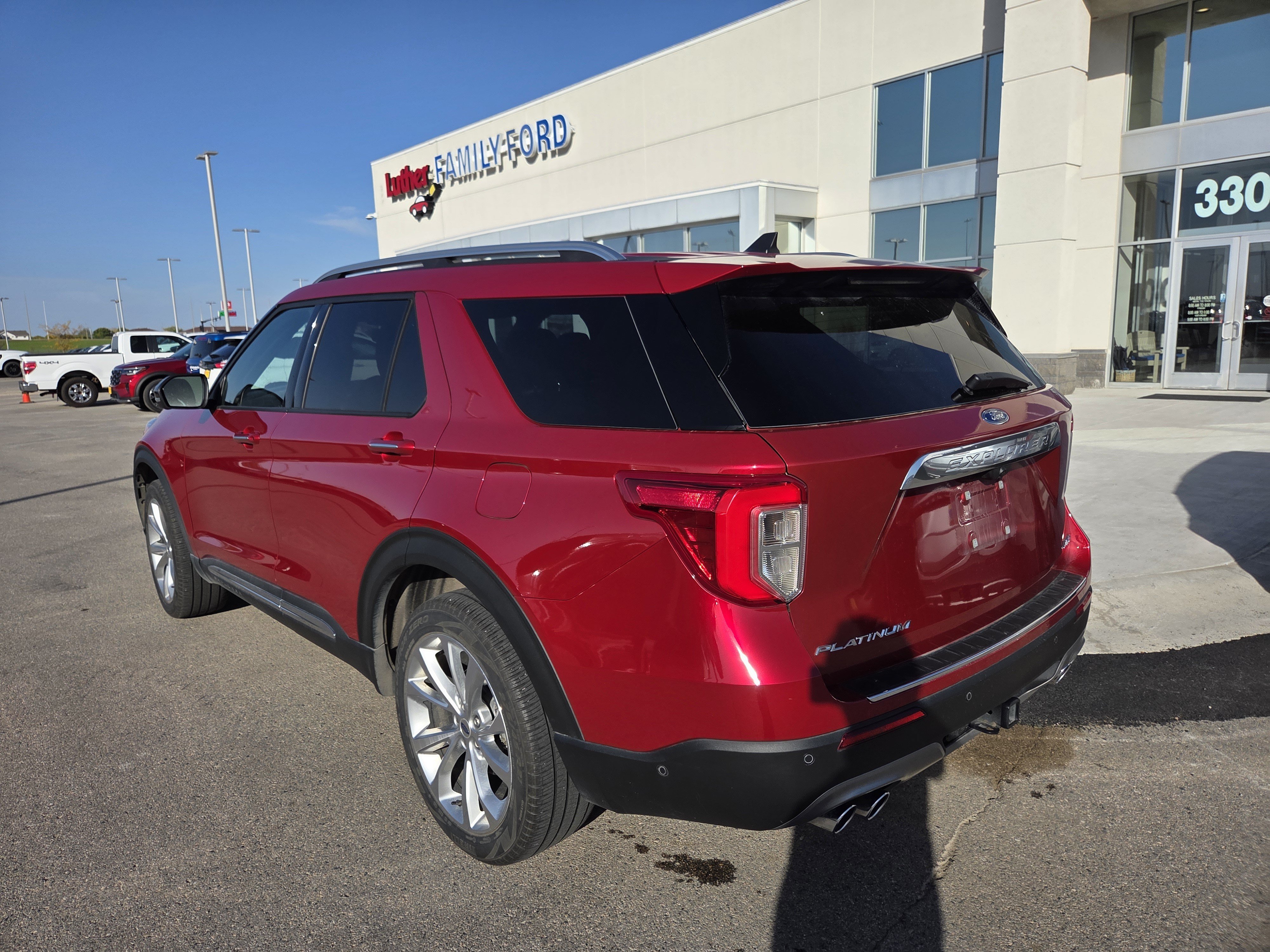 Used 2022 Ford Explorer Platinum w/ Equipment Group 601A AWD/4WD image 4