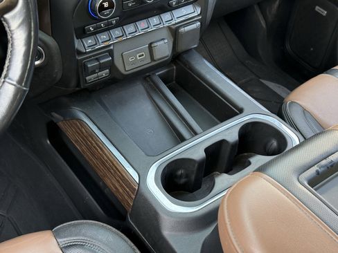 Used 2020 Chevrolet Silverado 1500 High Country w/ Technology Package image 31