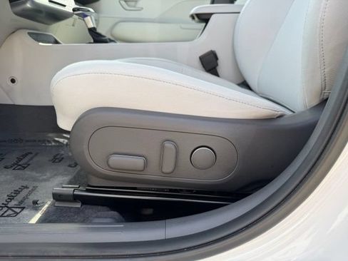 Used 2025 Hyundai Kona SEL FWD image 9