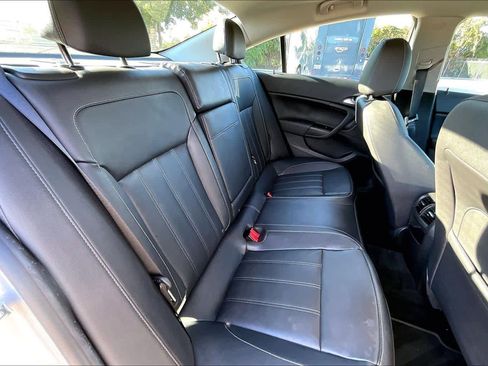 Used 2011 Buick Regal CXL image 20