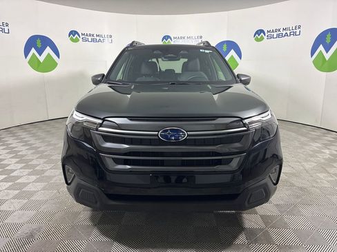 Used 2025 Subaru Forester Premium AWD/4WD image 2