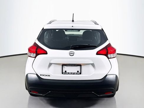 Used 2018 Nissan Kicks S FWD image 9
